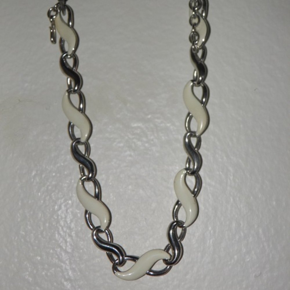 VINTAGE MONET NECKLACE